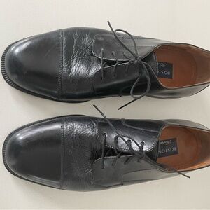 Bostonian Black Cap-Toe Lace-Up Leather Oxfords